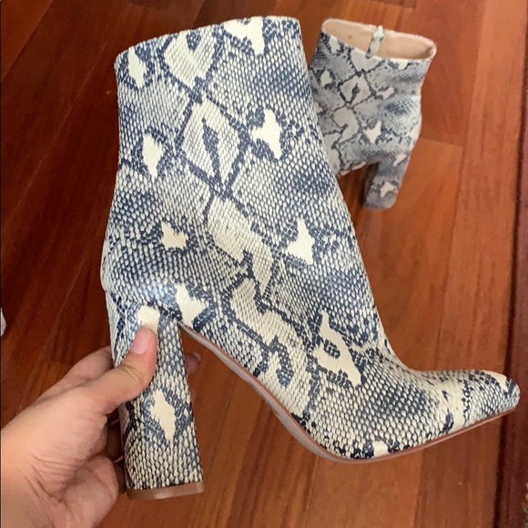 NEW SNAKESKIN BOOTS UK 6 - Picture 2 of 4